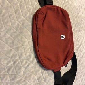 Lululemon on the move belt bag (burnt orange) NWOT!